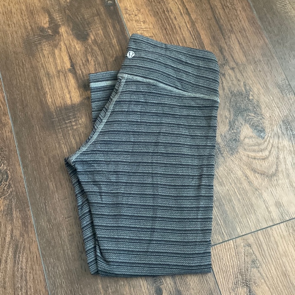 Lululemon crops